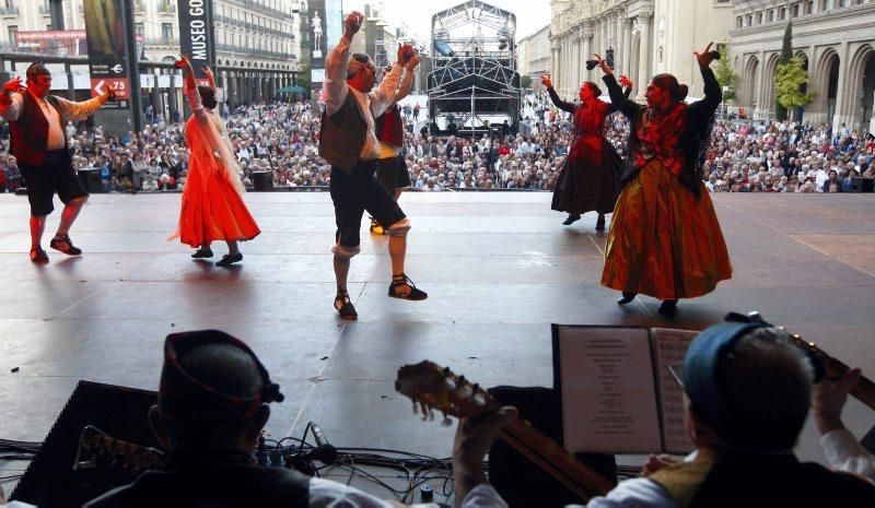 Jotas en la Plaza del Pilar.