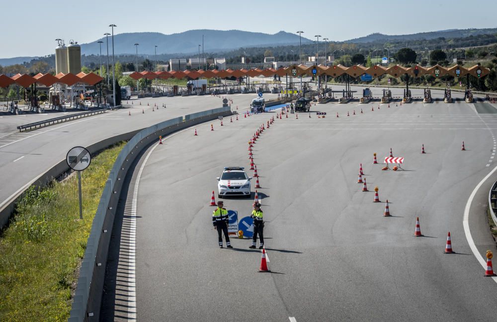 La Jonquera, sense activitat, només amb camions