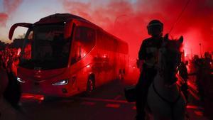 Recibimiento de los hinchas del Atlético en el Metropolitano antes del partido contra el Inter.