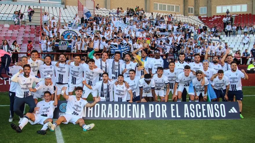 Así celebró el Marbella FC su histórico ascenso en Las Gaunas.