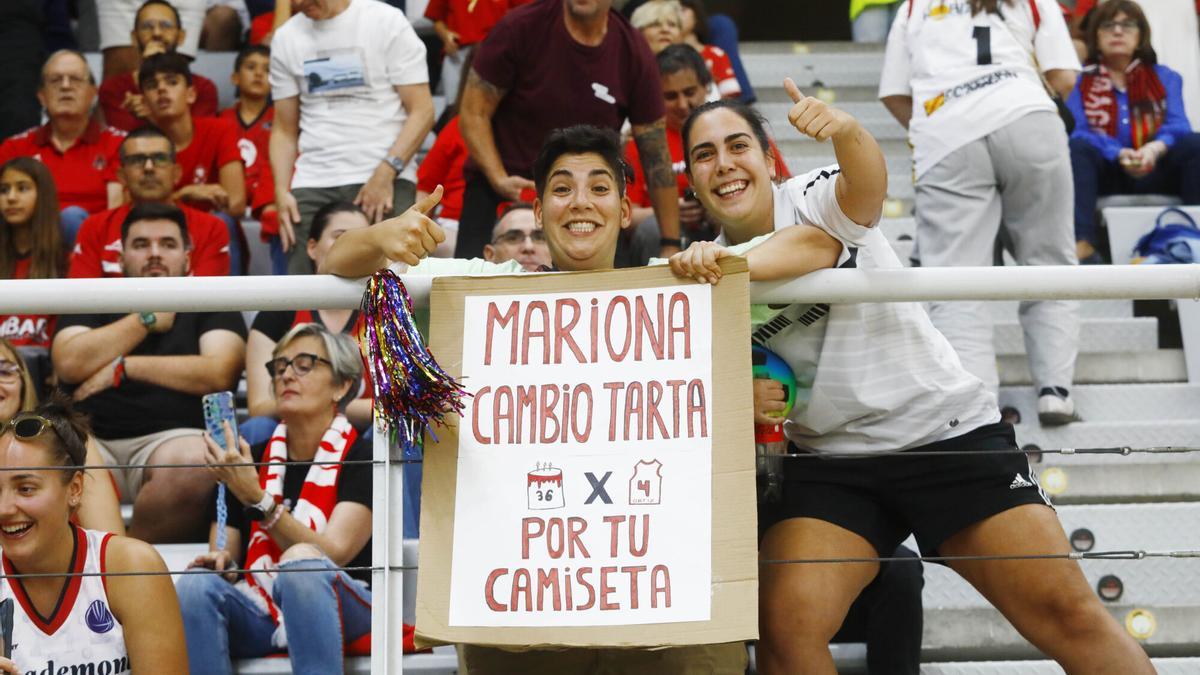 En imágenes | Gran ambiente en las gradas del Palacio de los Deportes de Huesca en las semifinales de la Supercopa Endesa
