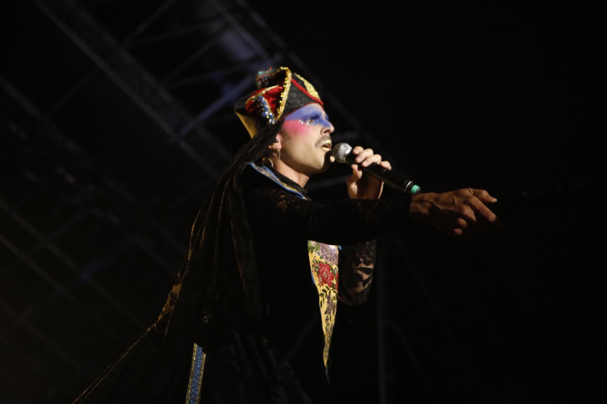 En imágenes: Concierto de Rodrigo Cuevas en la playa de Poniente