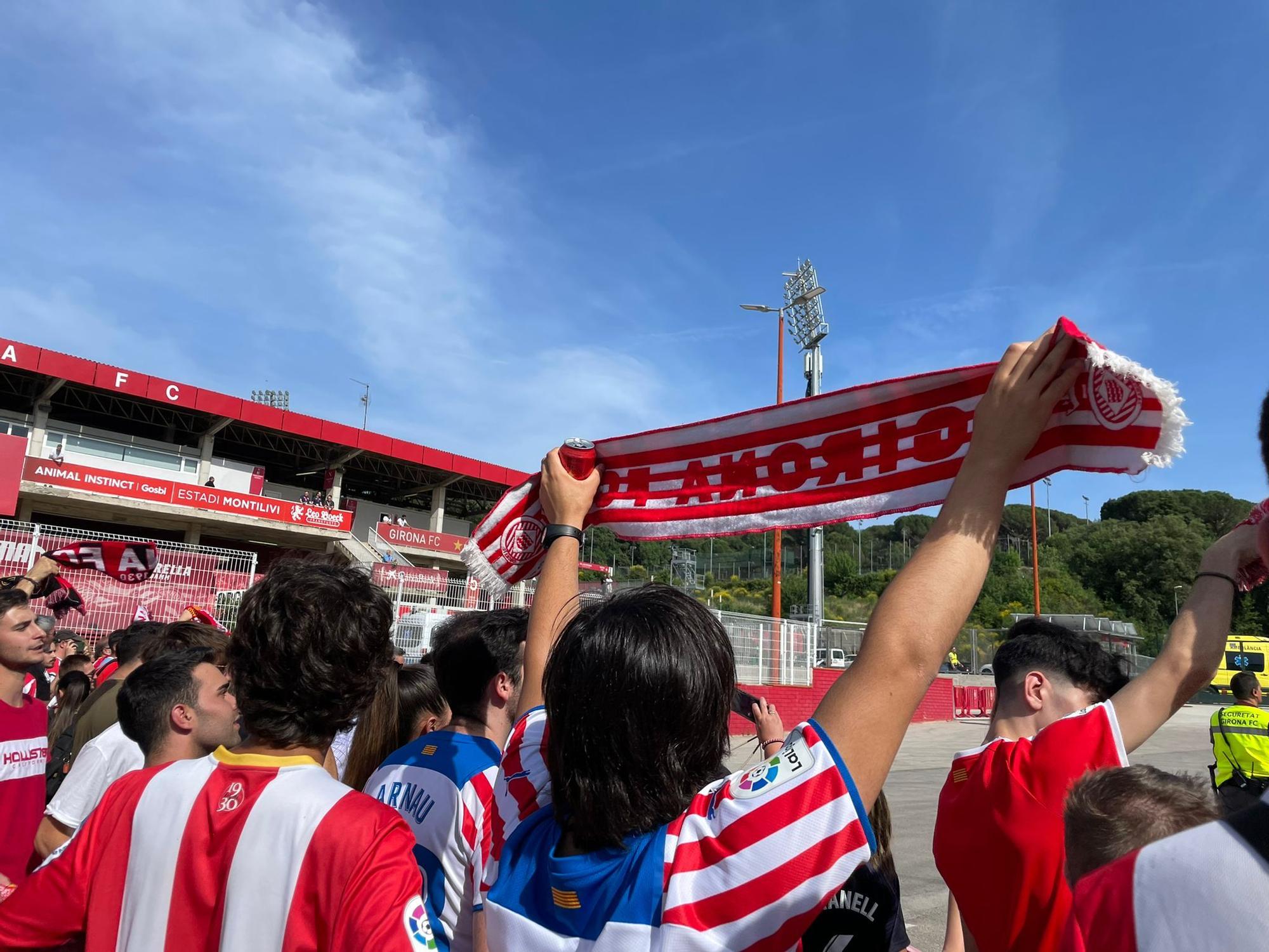 El Girona rep l'escalf de l'afició abans del play-off