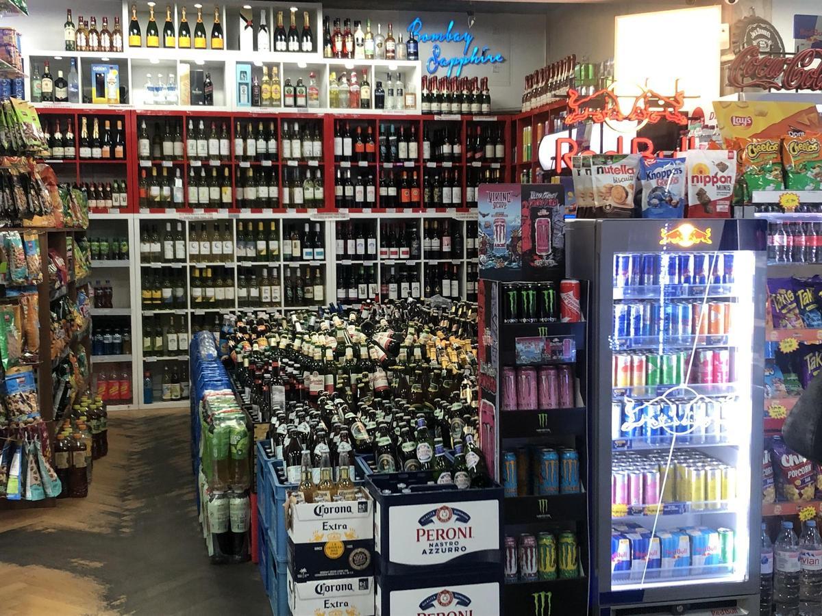 Las cervezas y otras bebidas alcohólicas son el producto estrella de los Späti de la capital alemana.