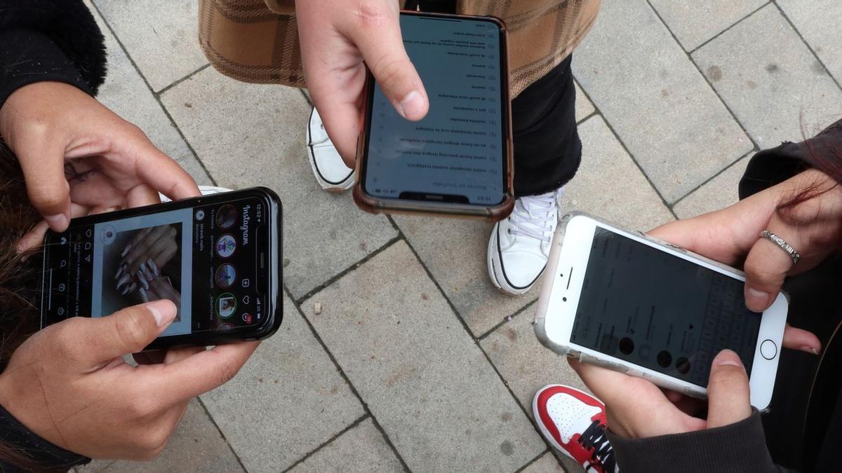 El uso abusivo del teléfono movil y otros aparatos de nuevas tecnologías, incluidos los juegos 'on line', está generando adicciones graves entre niños, adolescentes y jóvenes.