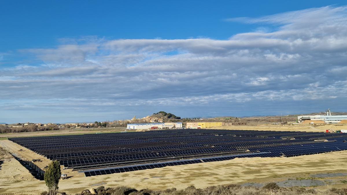 La planta de autoconsumo fotovoltaico de Arapallet, la fábrica de Forestalia ubicada en Erla, localidad de las Cinco Villas.
