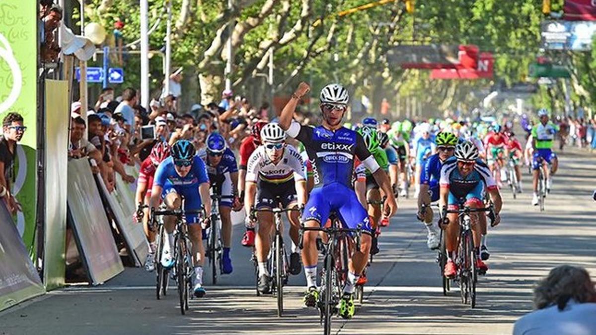 El colombiano Fernando Gaviria es el nuevo líder tras anotarse al sprint la segunda etapa