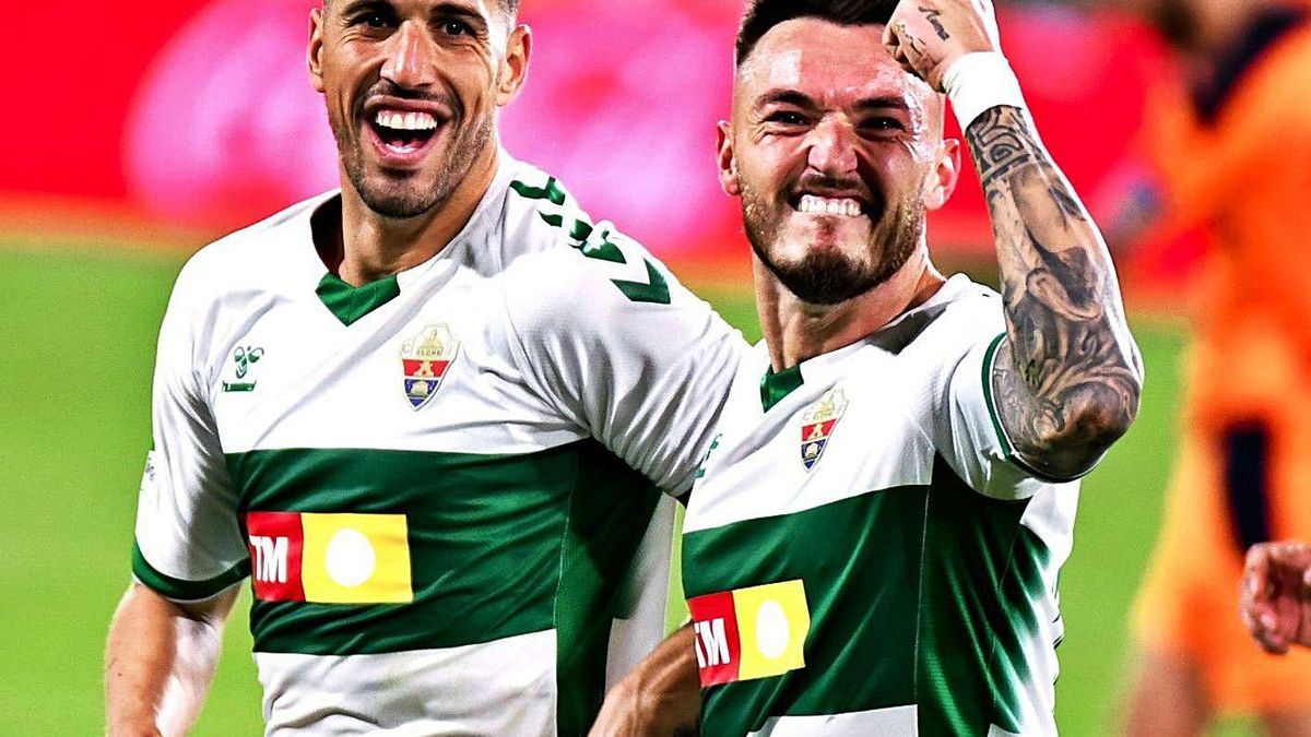 Fidel and Josan celebrate the 1-0 from Elche to Valencia scored by the crevillentino winger. Fidel and Josan celebrate the 1-0 from Elche to Valencia scored by the crevillentino winger.