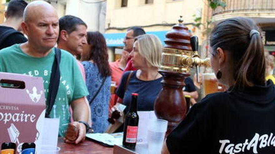 Al «TastABlanes» es poden degustar propostes culinàries de restaurants, caves i cerveseres del municipi