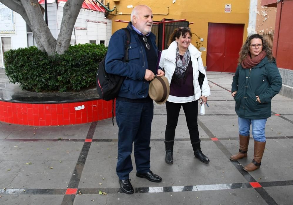 Visita de parlamentarios de Podemos al instituto José Arencibia Gil