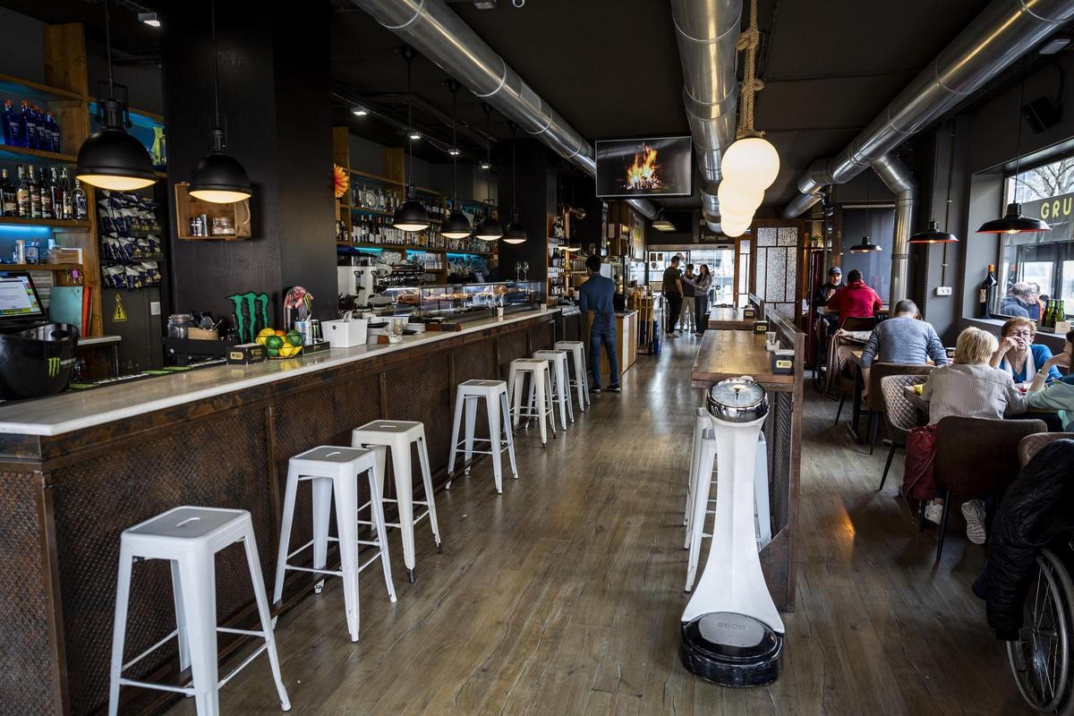 En imágenes | La Cava, el restaurante del Actur que conquistó al barrio más exigente de Zaragoza con su cocina mediterránea