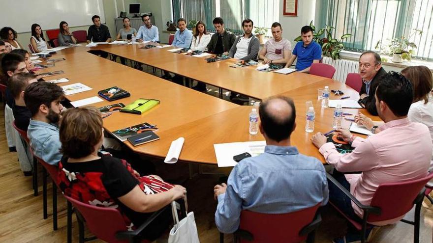 La sesión de bienvenida a los alumnos.