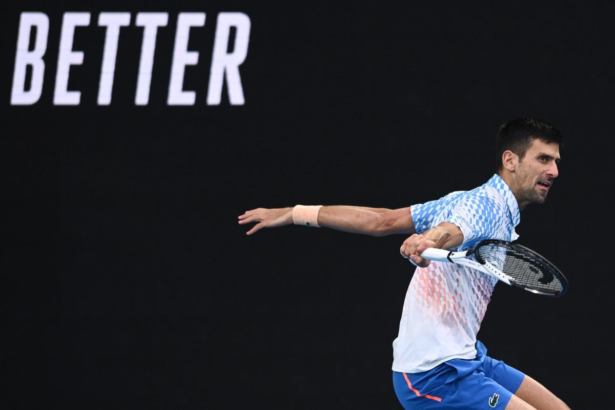 Melbourne (Australia), 29/01/2023.- Novak Djokovic of Serbia in action during the Men’Äôs Singles Final against Stefanos Tsitsipas of Greece at the 2023 Australian Open tennis tournament in Melbourne, Australia, 29 January 2023. (Tenis, Abierto, Grecia) EFE/EPA/JOEL CARRETT AUSTRALIA AND NEW ZEALAND OUT