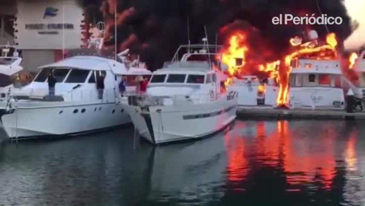 Cinc iots de gran eslora cremen al Port del Fòrum
