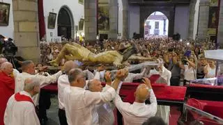 La Bajada del Cristo de Telde desata pasiones entre los feligreses