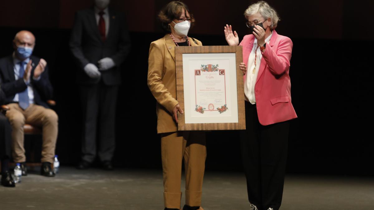 Entrega de honores y distinciones de Gijón en el teatro Jovellanos