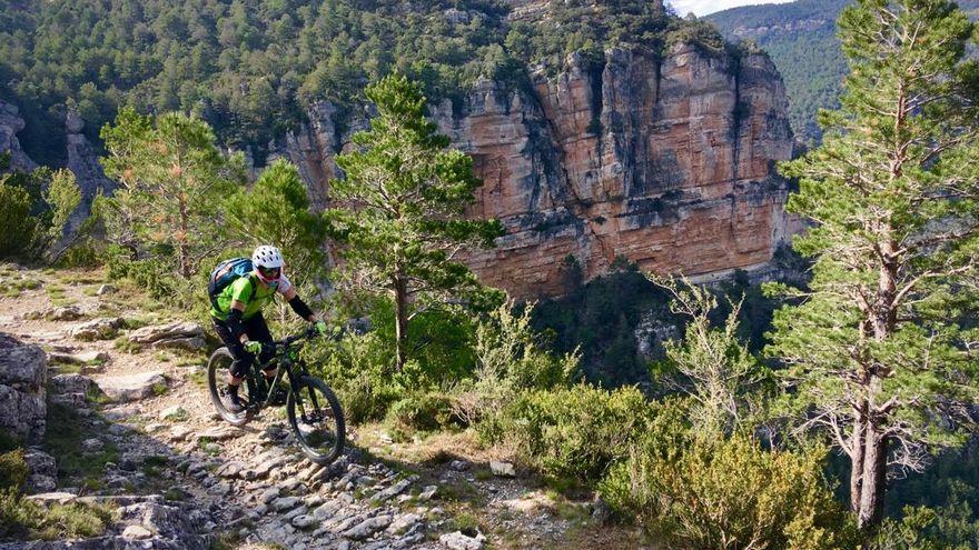 La normativa imposibilita a las bicicletas de montaña circular por paisajes naturales.