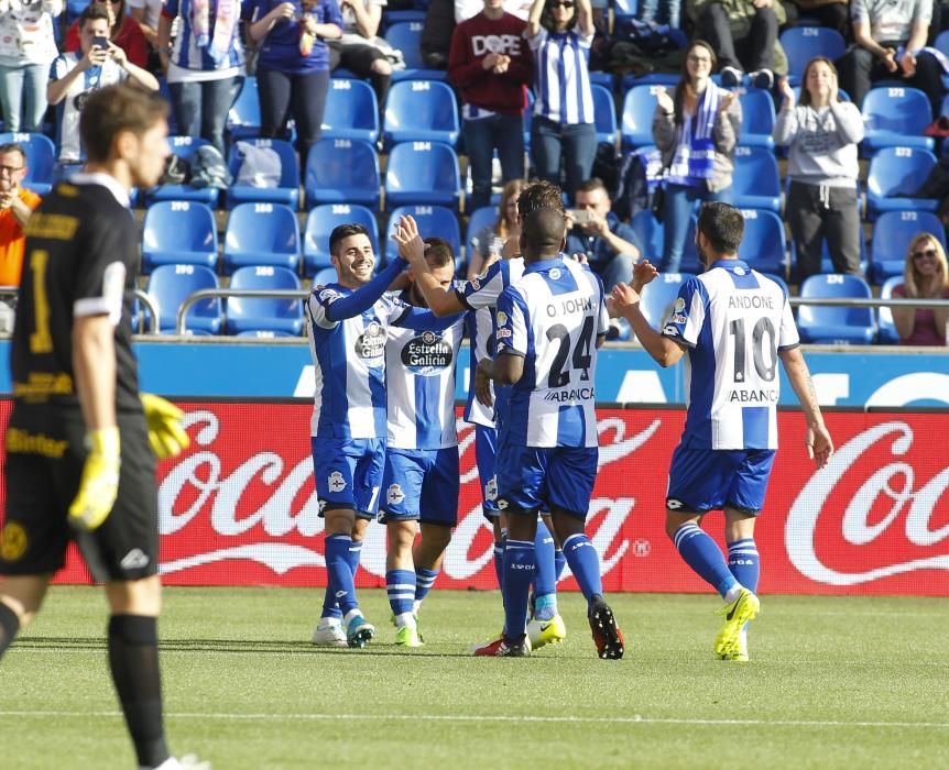 El Dépor golea a Las Palmas para cerrar la Liga