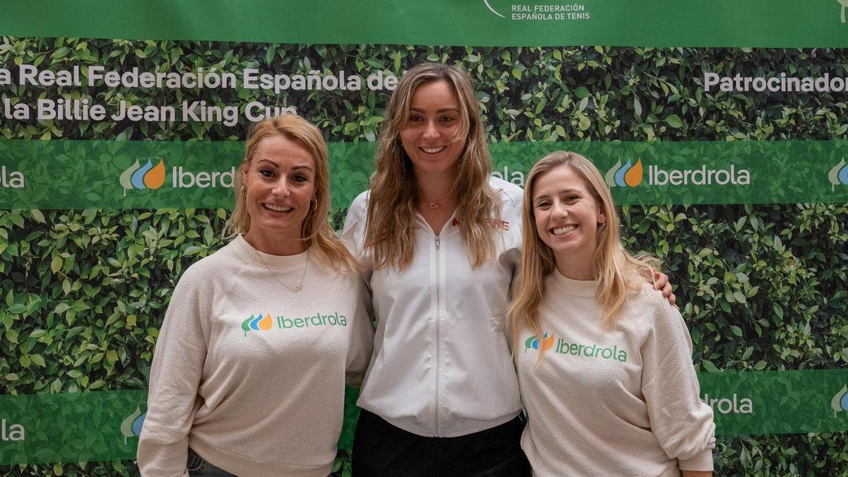 Paula Badosa, con Lydia Valentín y Desirée Vila