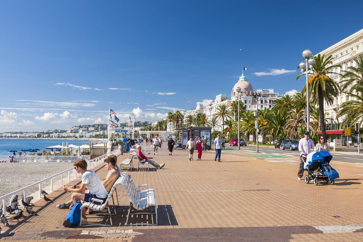 Este paseo lleva más de un siglo formando parte de la imagen de la Riviera francesa