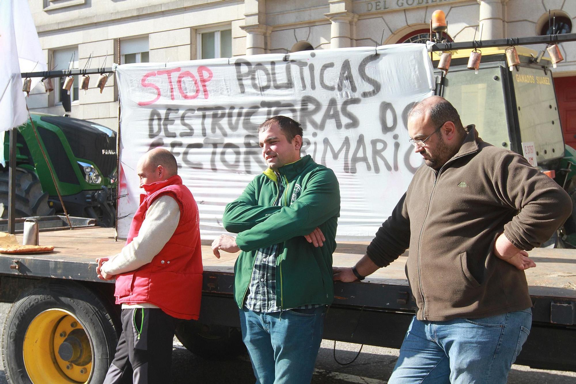 Tractorada en Ourense: doscientos vehículos agrícolas colapsan la ciudad en protesta contra las medidas de la UE