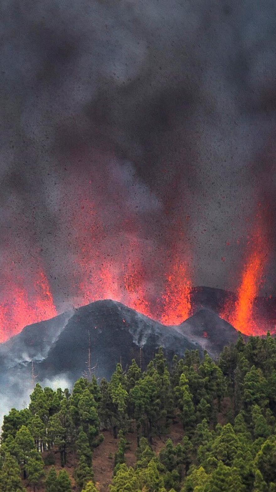 Comienza una erupción volcánica en la Cumbre Vieja de La Palma