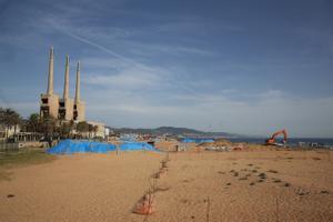 La platja de Sant Adrià reobrirà al juliol després de dos anys tancada per contaminació cancerígena