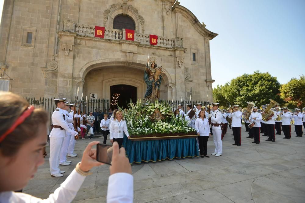 Los devotos rinden culto a la Virgen de la Renda