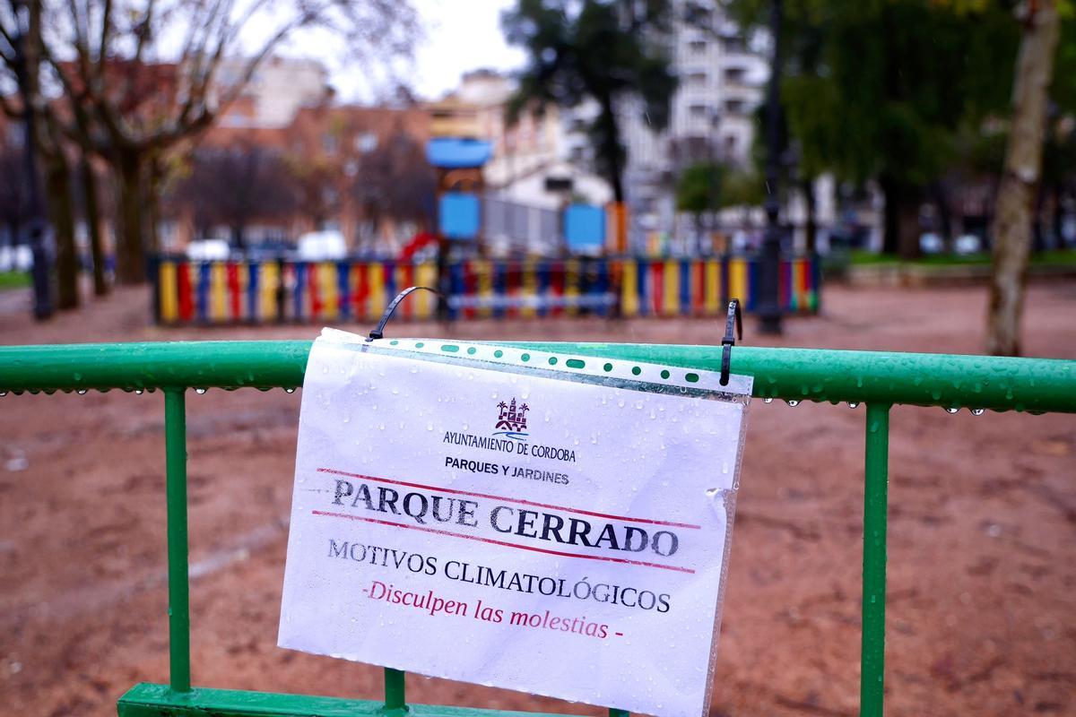 Parque cerrado en los jardines de La Victoria.