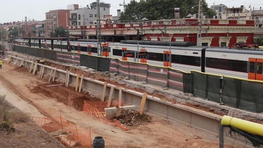 Una vintena d'estacions de Renfe i Adif, en obres de modernització o construcció de nous edificis durant l'estiu
