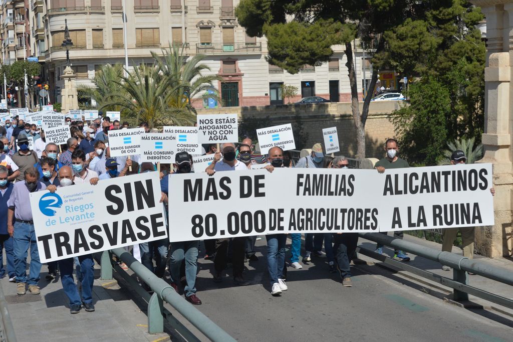 Las imágenes de la manifestación en defensa del Trasvase Tajo-Segura en Elche