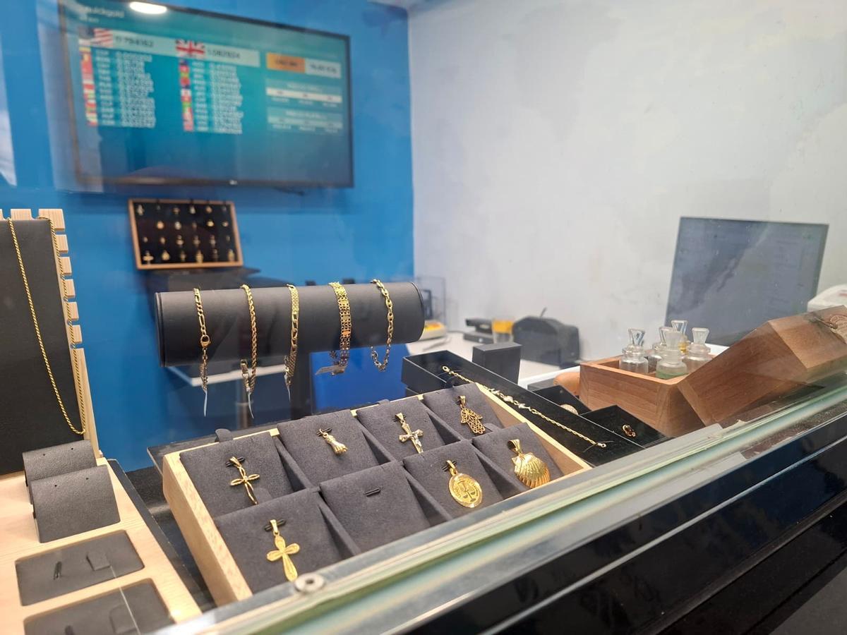 Piezas de oro expuestas en el Quickgold de Santiago