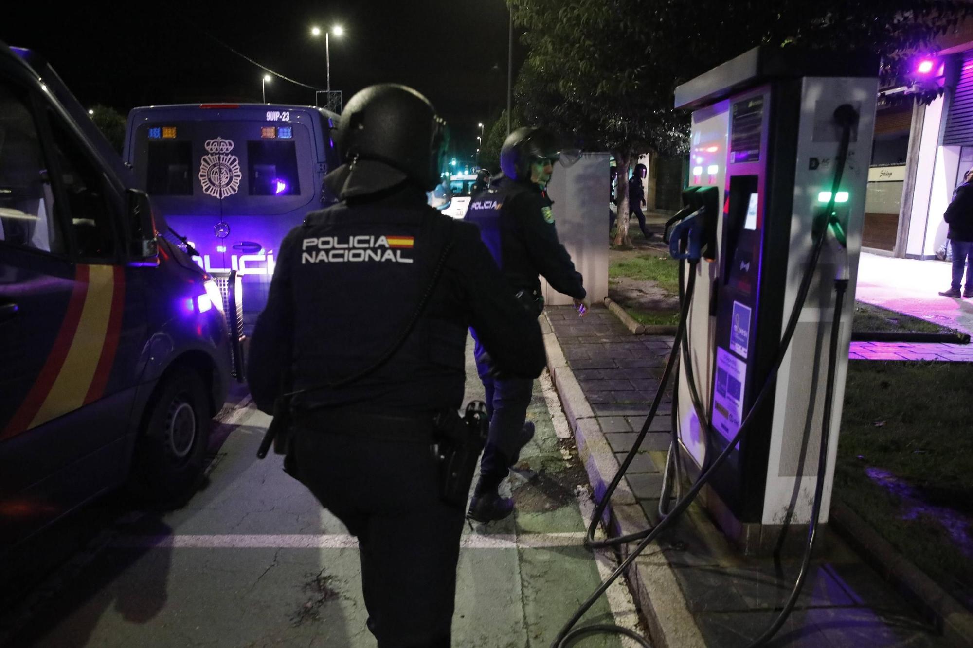 Así vigila la Policía Nacional las zonas de ocio nocturno en Gijón (en imágenes)