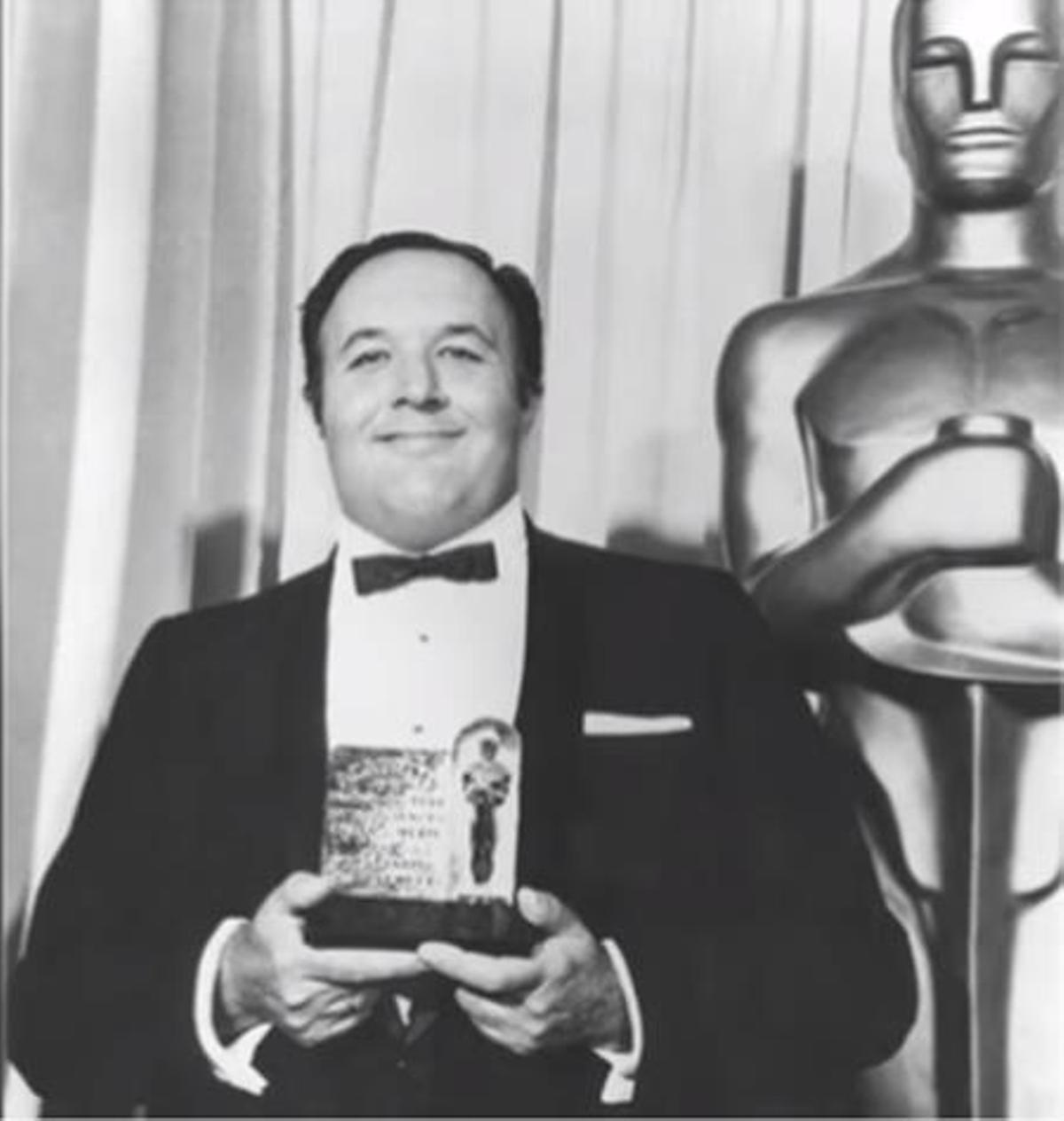 Juan de la Cierva y Hoces recibe Oscar por el Mejor Contribución Técnica y Científica en 1970.