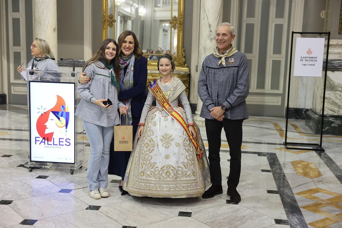 Catalá recibe a las Falleras Mayores Infantiles de Valéncia de la historia