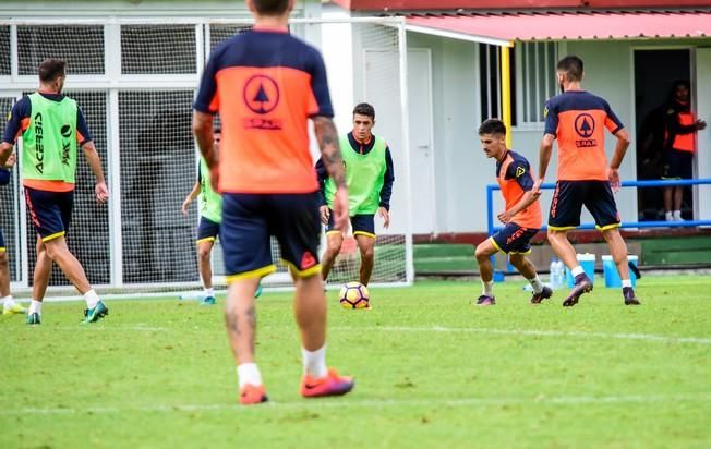 Entrenamiento de la UD Las Palmas en Barranco ...