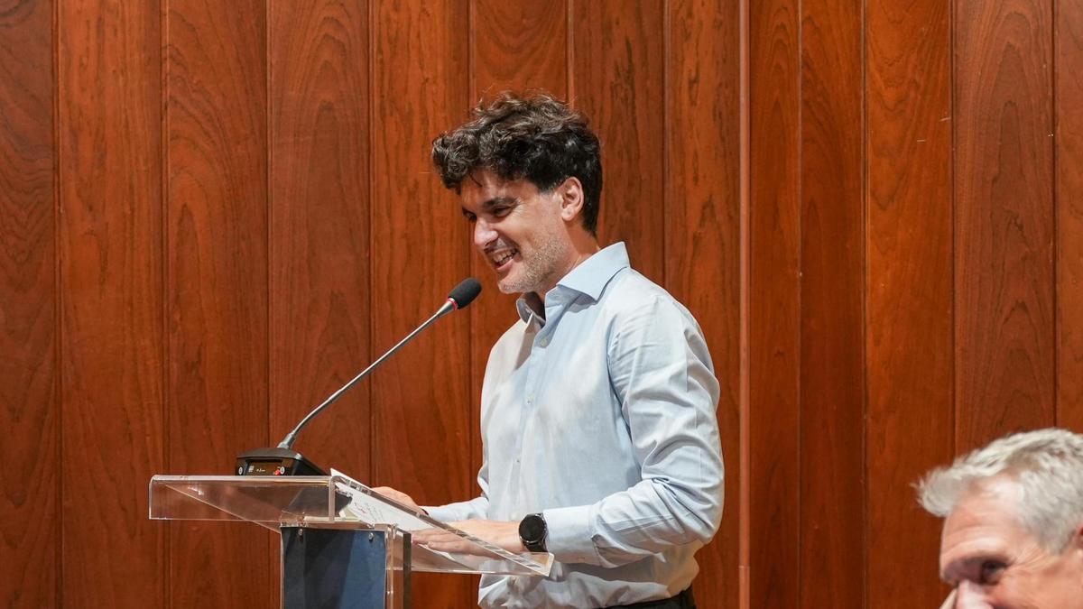 Julio Muñoz, también conocido como Rancio Sevillano, durante su pregón inaugural para la Feria del Libro Antiguo de Sevilla.