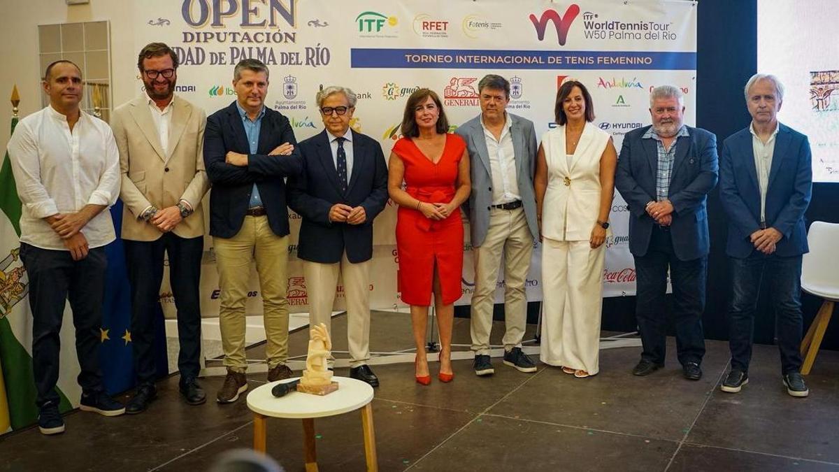 Autoridades asistentes a la presentación del Open Diputación Ciudad de Palma del Río 2026.