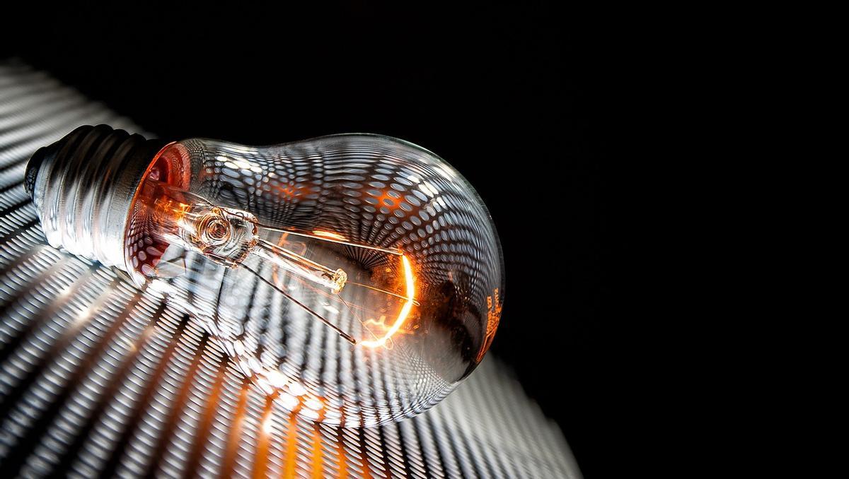 light bulb 4297600 1280