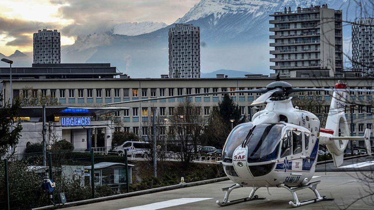 Exterior del hospital de Grenoble donde se encuentra ingresado Michael Schumacher tras sufrir un grave accidente de esquí