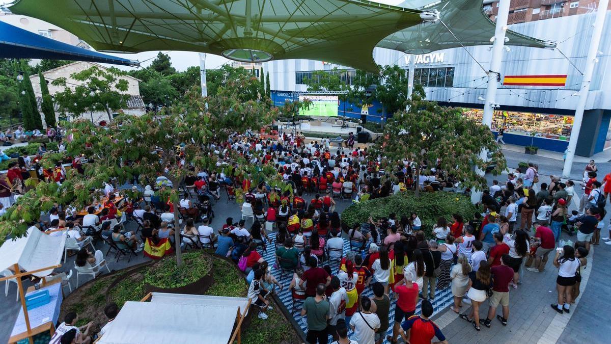 Imagen de la Porto Pi Fan Zone durante la semifinal ante Francia.