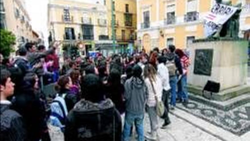 La policía desaloja a alumnos de Biblioteconomía del ayuntamiento