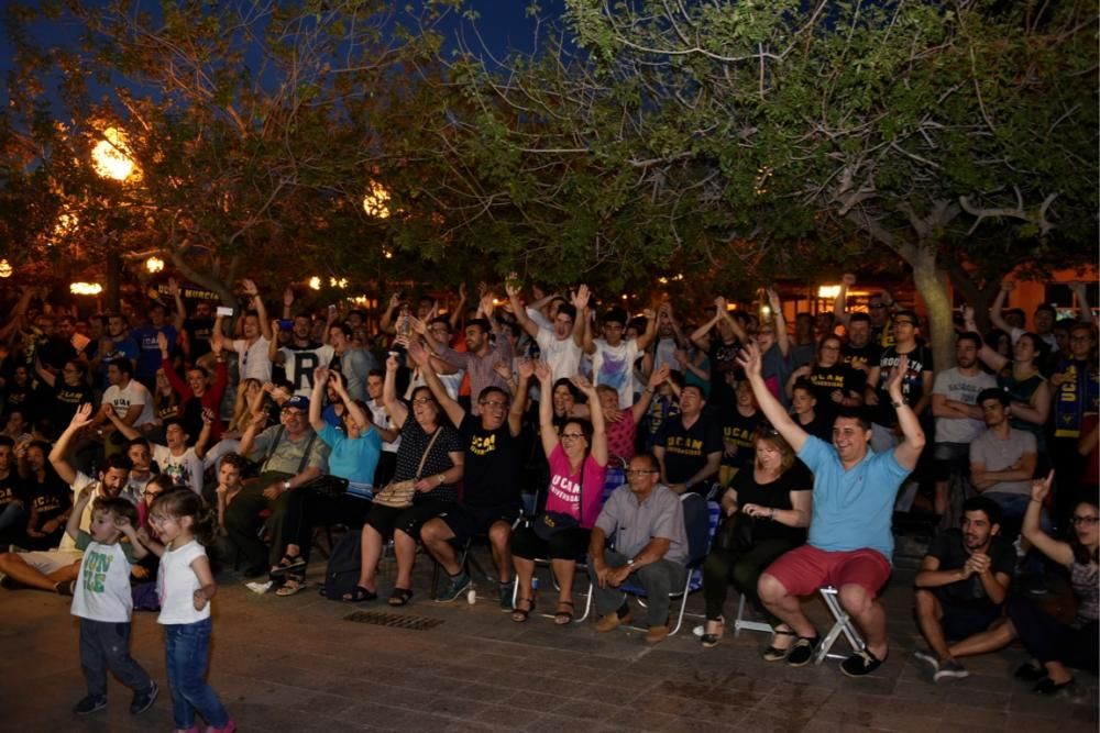 Los aficionados del UCAM lo celebran desde la universidad