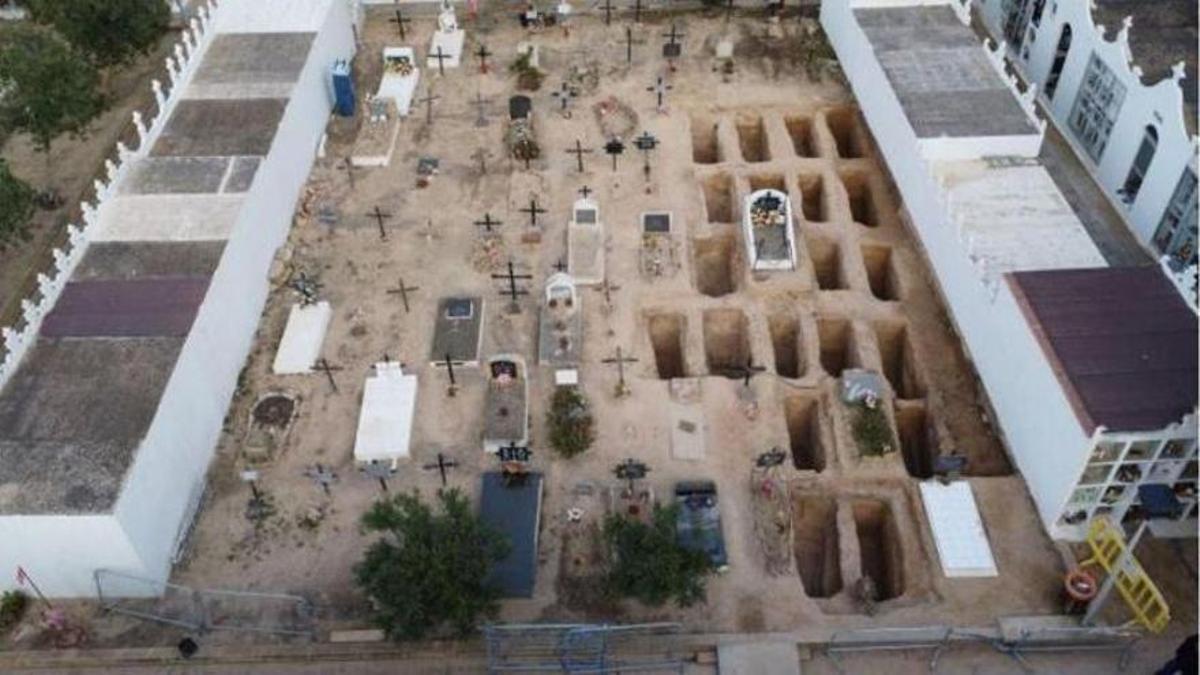 Imagen de archivo de la primera fase de la excavación de las fosas en el cementerio de Sant Francesc