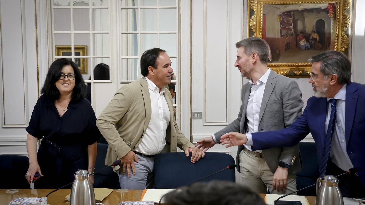 PP y Vox mantienen los puentes y Mazón no comparecerá en Corts hasta ...