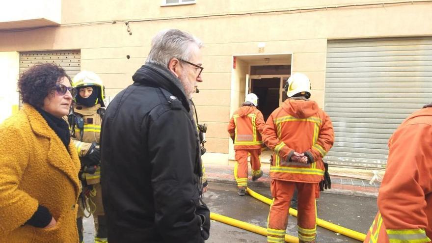 Albal realoja a una familia a causa del incendio en una finca