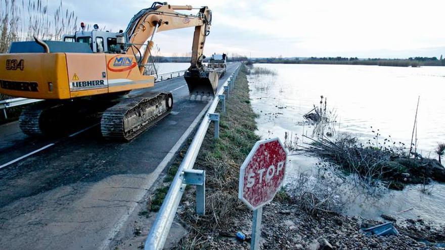 La autopista autonómica se hunde por la fuerza del agua