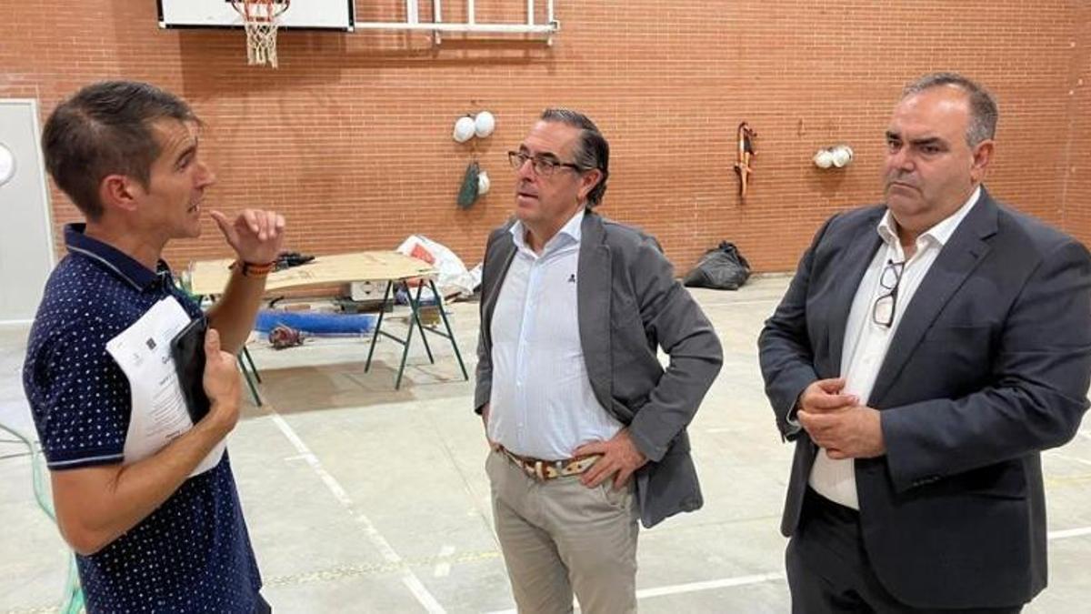 El delegado visita el IES Fuente Luna de Pizarra, uno de los centros destinatarios, ubicado en una zona de severidad climática