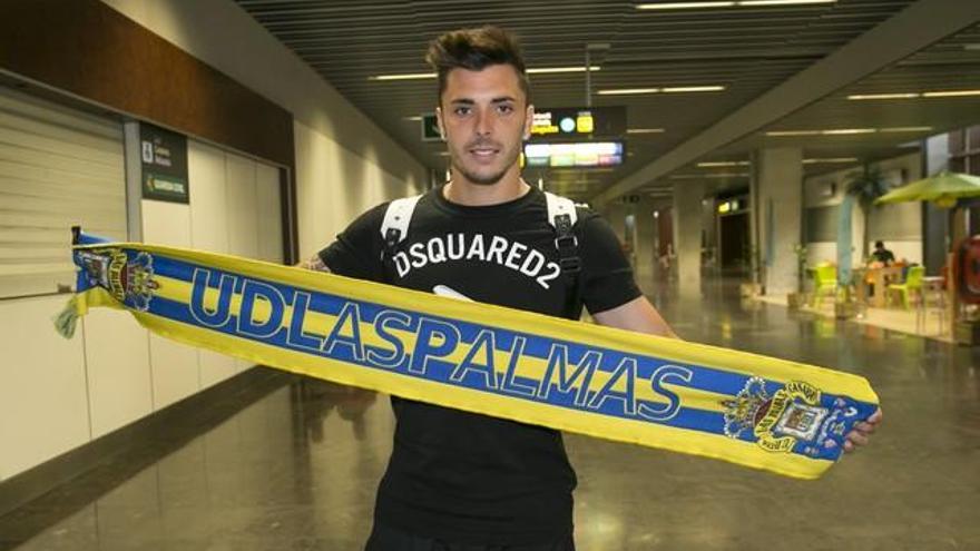 Llegada de Ximo Navarro, fichaje de la UD Las Palmas, a Gran Canaria