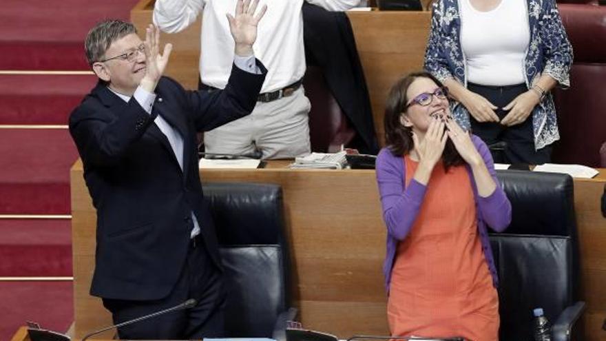 El presidente Ximo Puig y la número dos del Consell, Mónica Oltra, ayer en las Cortes.